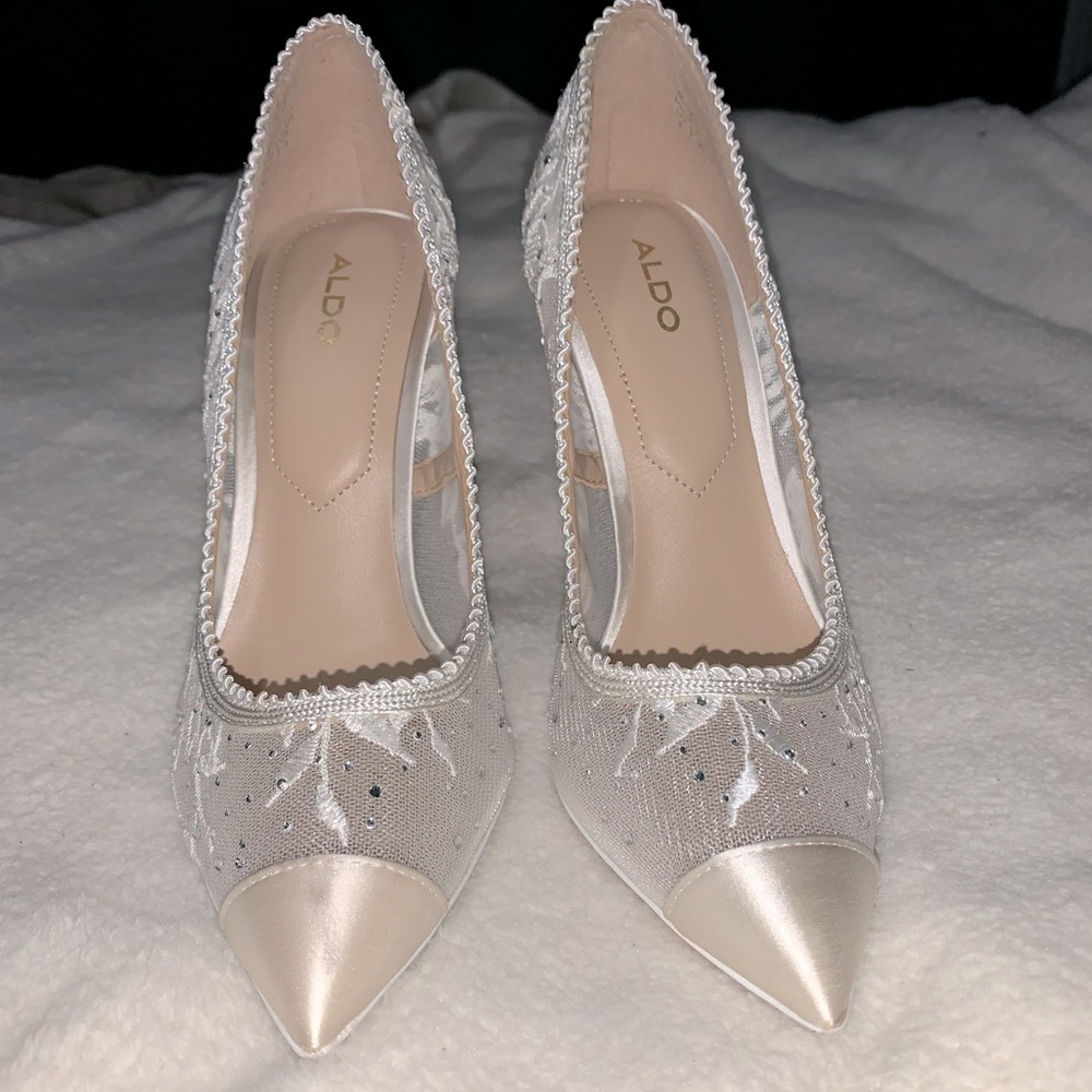 Aldo size 5 white/silver heels